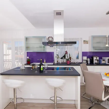 2 Bedroom Gorgeous In Okrug Gornji * Trogir
