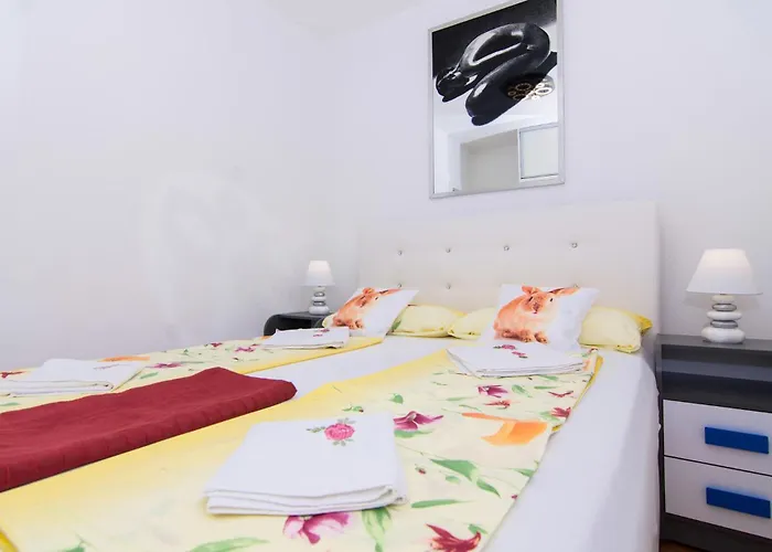 Lovely In Okrug Gornji Apartament Trogir