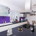 2 Bedroom Beautiful In Okrug Gornji *