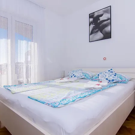 Nice Apartment In Okrug Gornji Appartement *